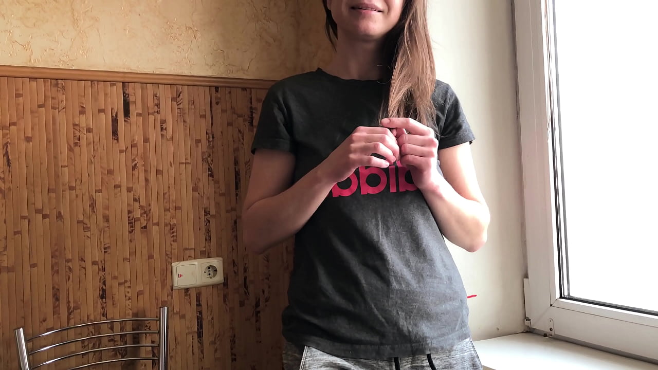 Bror hjalp stesøster med å slappe av før første date. Russisk amatør med å snakke